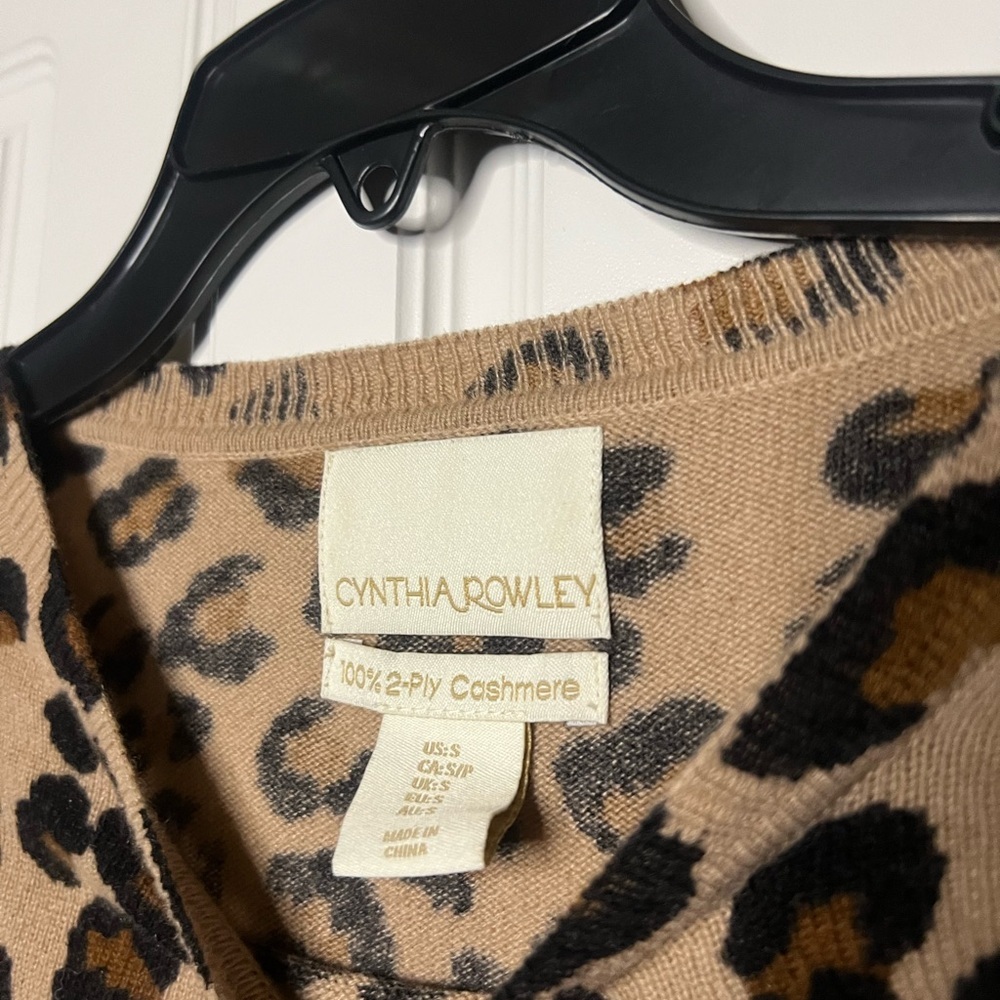 Cynthia Rowley Leopard Print Crewneck Cashmere Sweater in Tan and Black - Picture 6 of 9